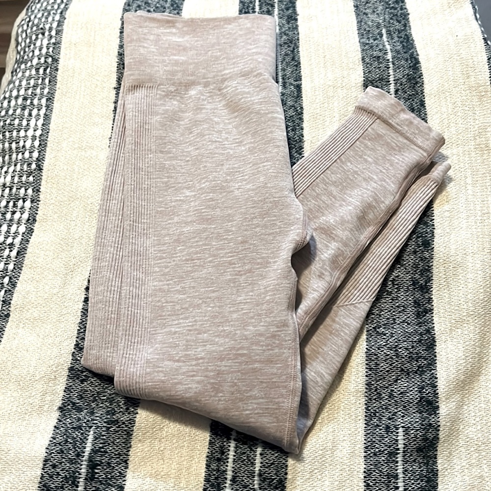 Pink workout leggings!!